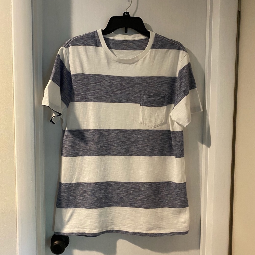 J crew men’s t-shirt - size medium